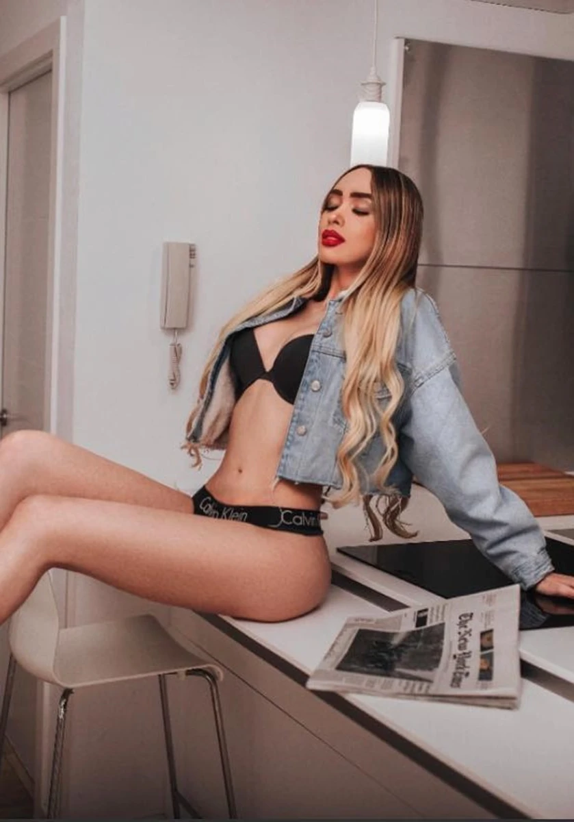 Apple escort in London