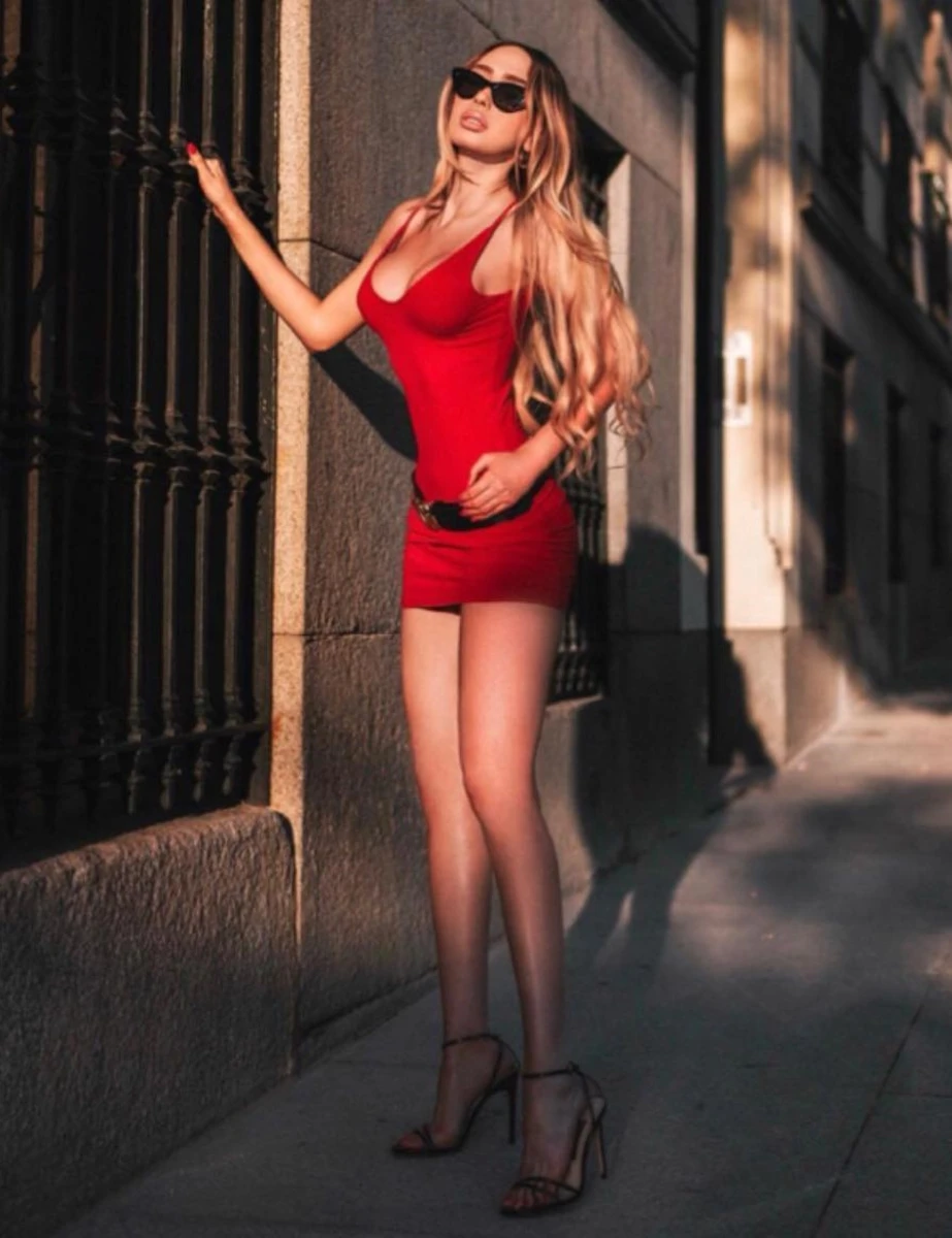 Apple escort in London