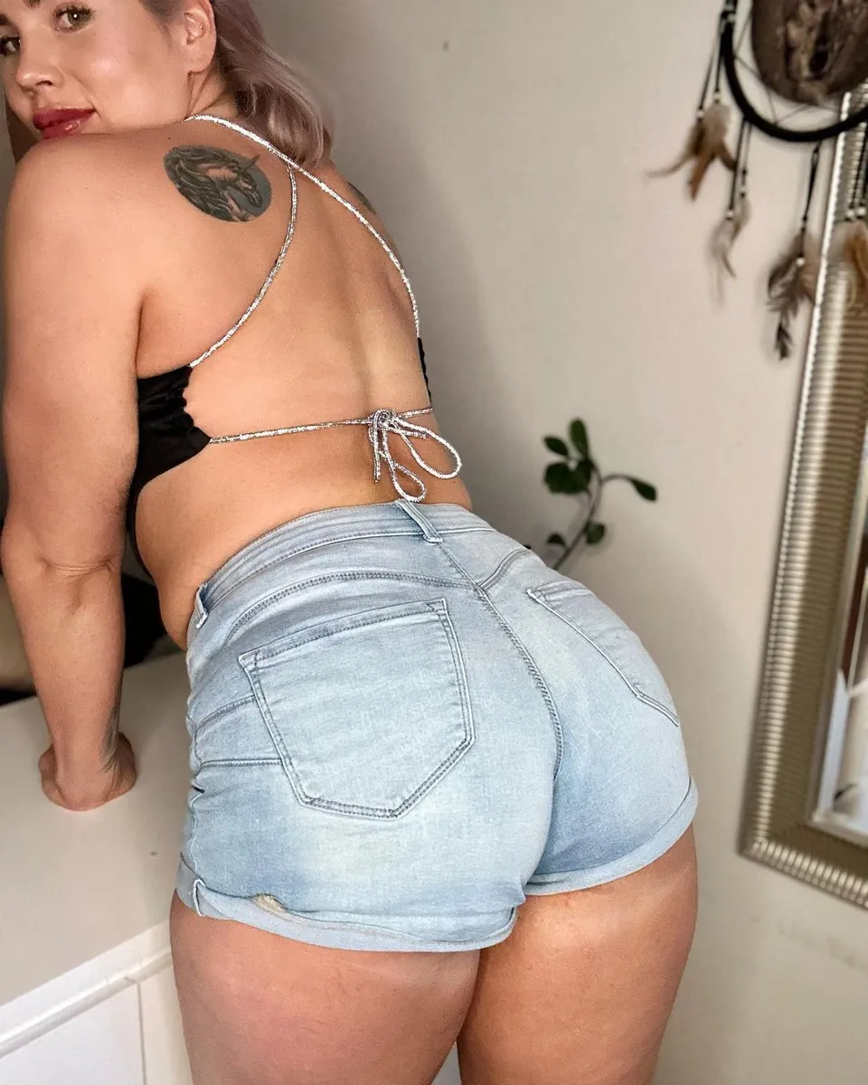 Ceinwen escort in London