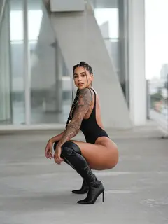 Emerie escort in London