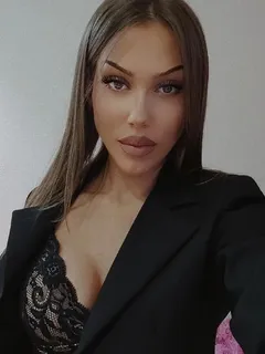 Lucy escort in London