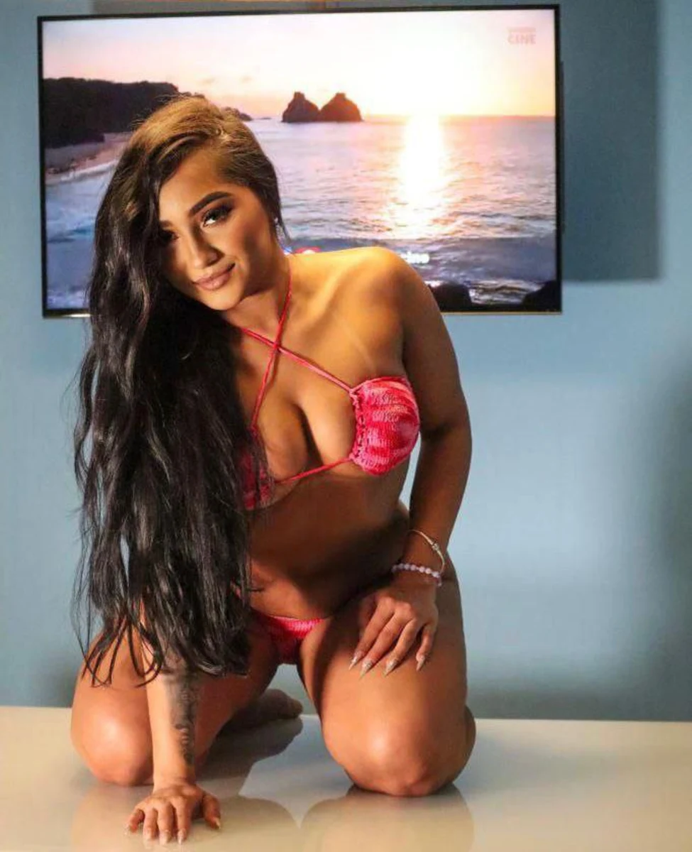 MOANA escort in London
