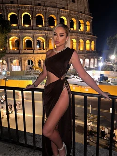 SOPHIAH escort in London