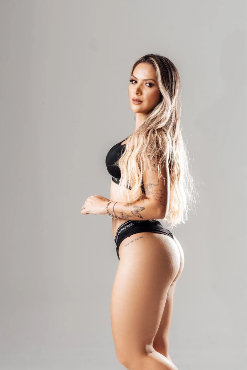 VICTORIA  escort in London