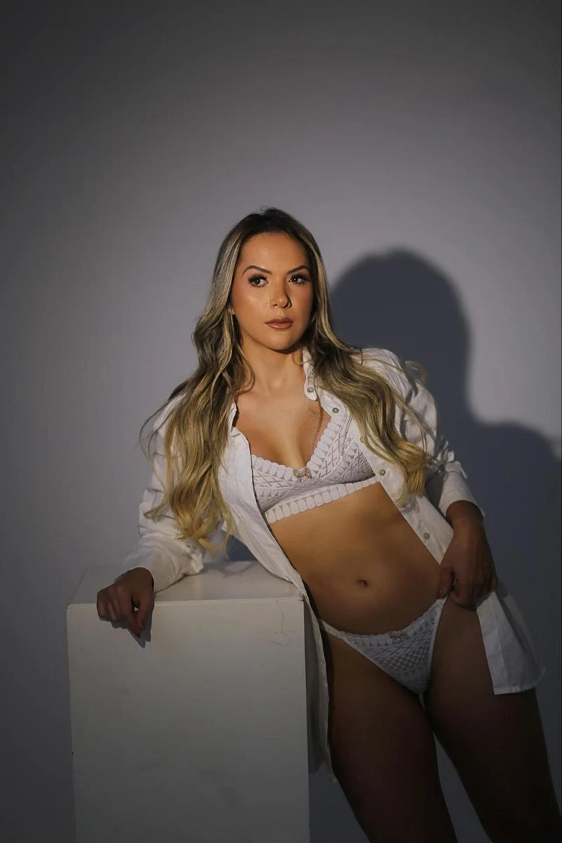 VICTORIA  escort in London