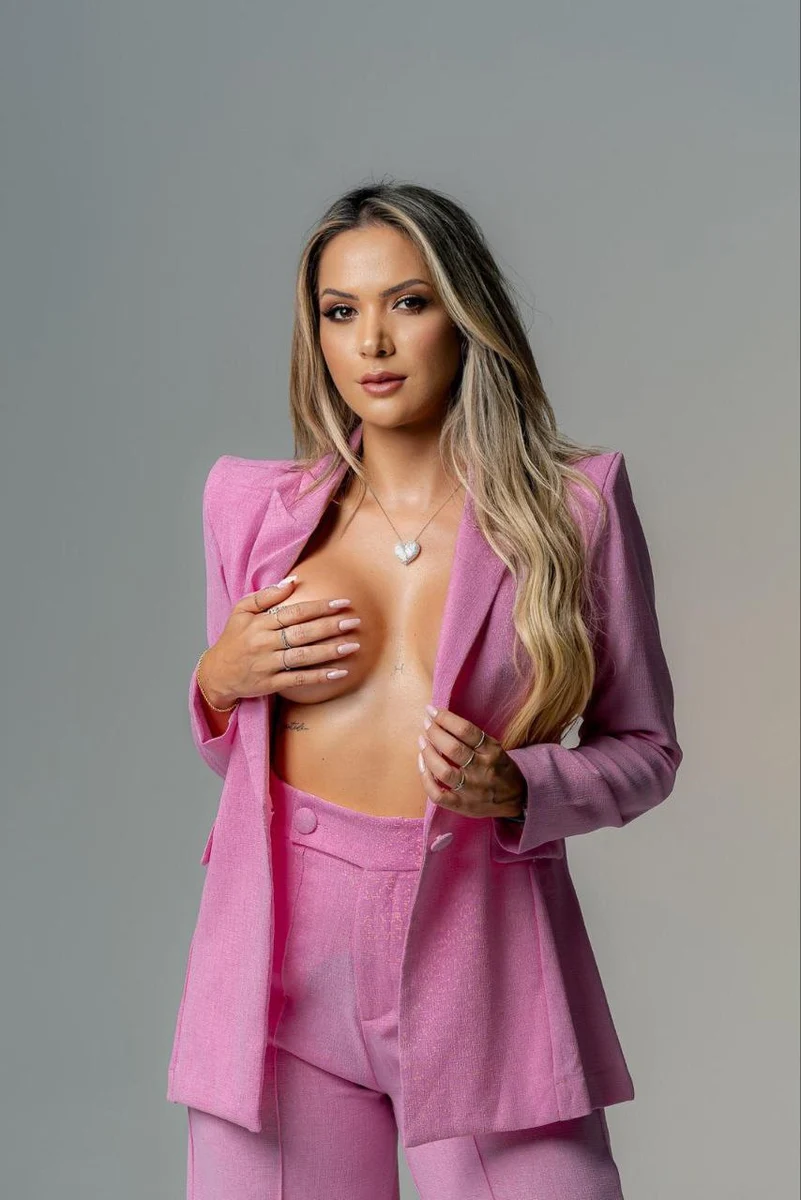 VICTORIA  escort in London